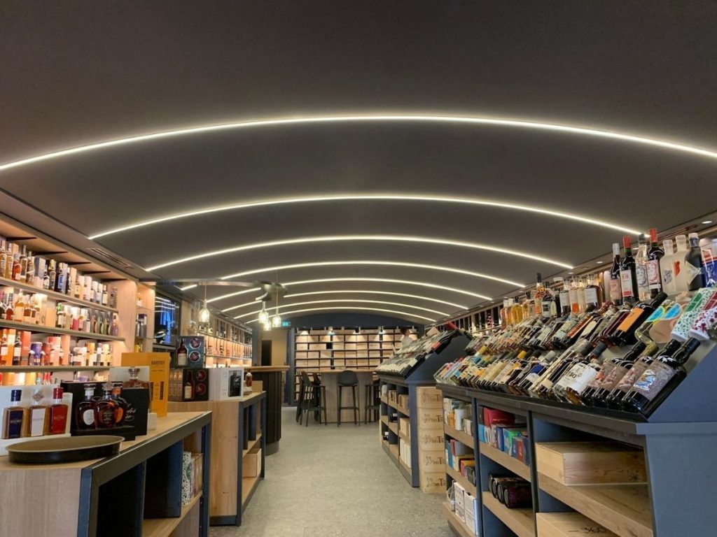 Boutique Cave Ruthène (Rodez) - Plafond Tend'Oc - Plafond tendu acoustique coloris noir